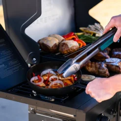 CHARBROIL Propane Gas Grill with 5 Burners - 47 000 BTU Black Outlet