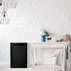 Danby 2.6 Cu Ft Refrigeraor Compact - DAR026A2BDB Black Outlet