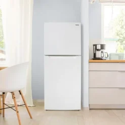 Danby 28 in 14,2 Cu ft Refrigerator Top Freezer - DFF142E1WDB White Hot
