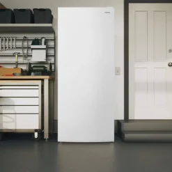 Frigidaire 16 cu ft 28 in Convertible Refrigerator/Freezer All refrigerator, Convertible Freezer - FFUE1626AW White Clearance