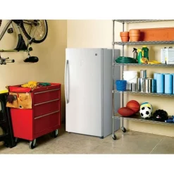 GE Appliances GE 17,3 cu ft freezer , Vertical, 33" - FUF17SMRWW White