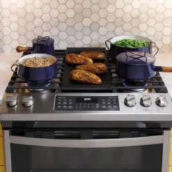 GE Appliances GE Double Oven Range 30