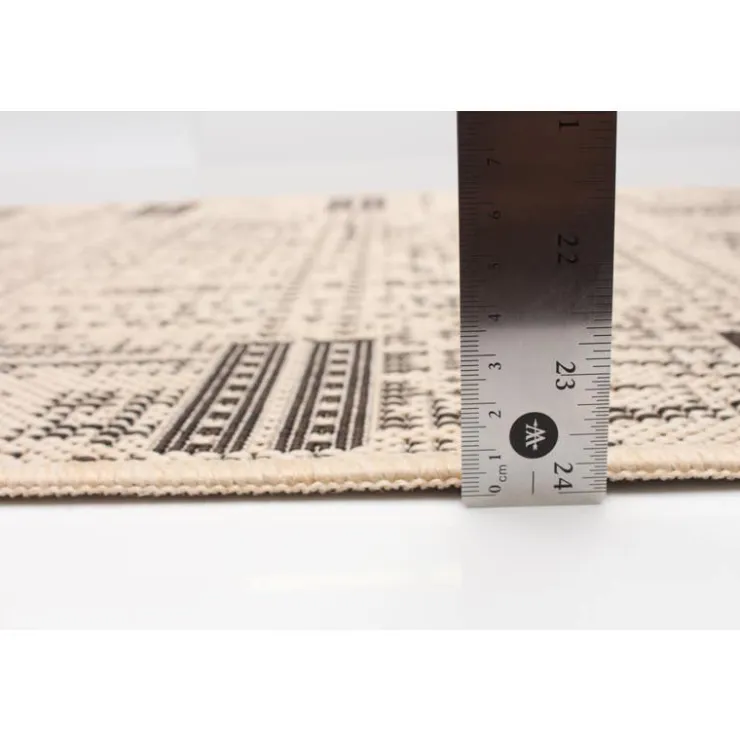 Indoor or Outdoor Rug - 2 x 4 Tan New