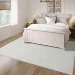 Indoor Rug - 5x7 White New
