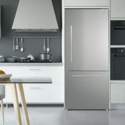 Marathon 18 Cu Ft Refrigerator 30 In Bottom Freezer - MFF179SSBM-RH Right Hinge Set Clearance